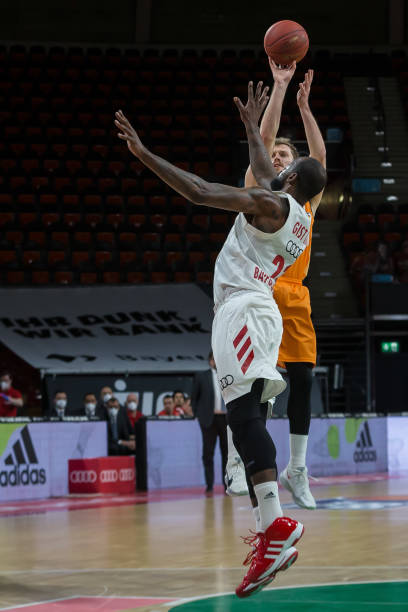 他们通过参 他们通过参