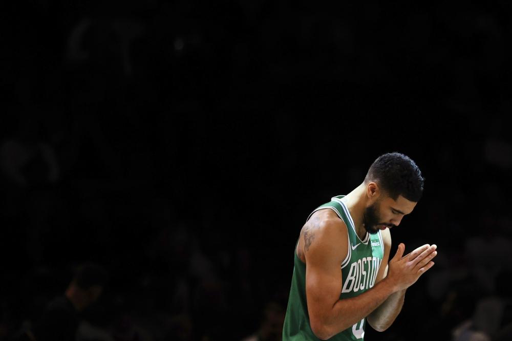 圣坛组合：比赛速战速决是我们准备比较充分 喜欢红色比赛服是因为和国旗同色