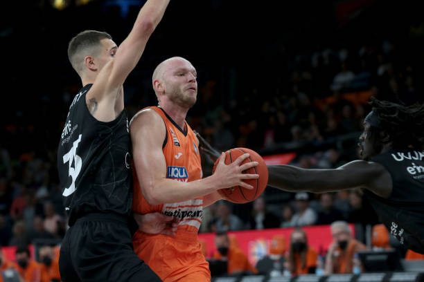 迪拜保龄球公开赛｜决赛挫巴林对手赢走6万奖金 哈菲兹喜获今年首冠